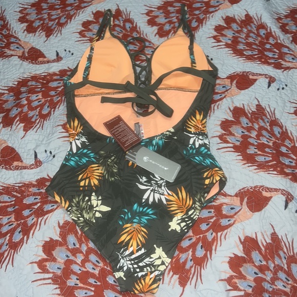 Swimsuit - Picture 4 of 10